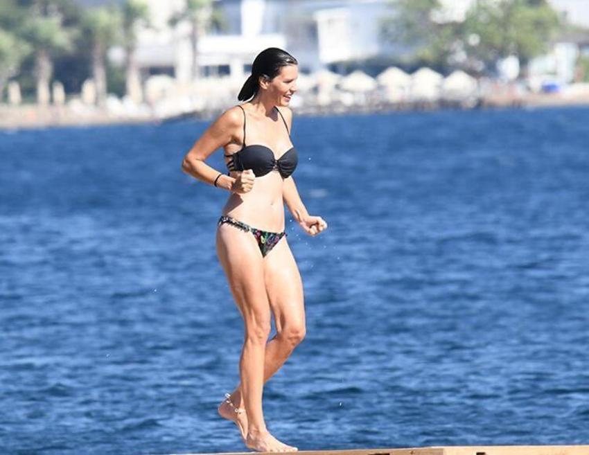 Ayça Varlıer'in ilginç dansı güldürdü!