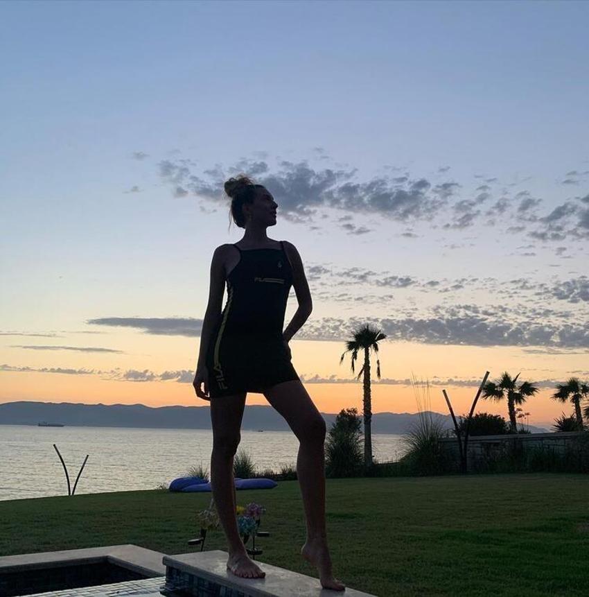 Sinem Kobal'dan tatil pozu! Beğeni yağdı