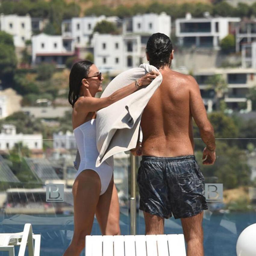 Hande Ataizi ve Dinç Aydoğdu aşka geldi! Tatil romantizmi...