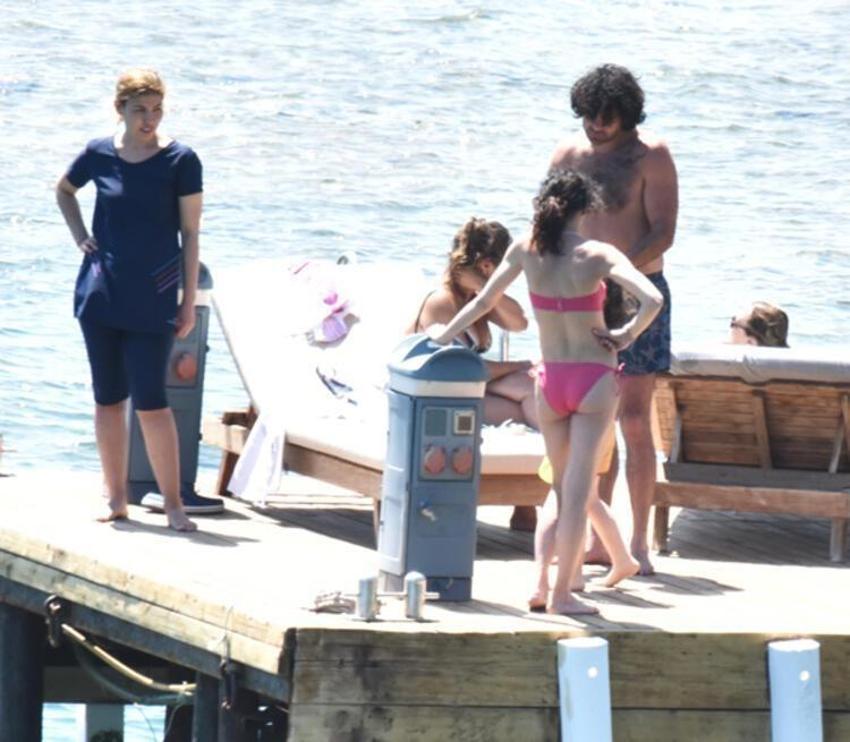 Hande Ataizi ve Dinç Aydoğdu aşka geldi! Tatil romantizmi...