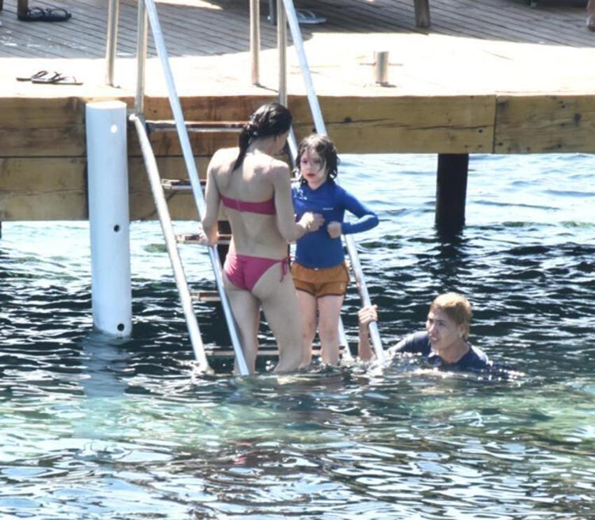 Hande Ataizi ve Dinç Aydoğdu aşka geldi! Tatil romantizmi...