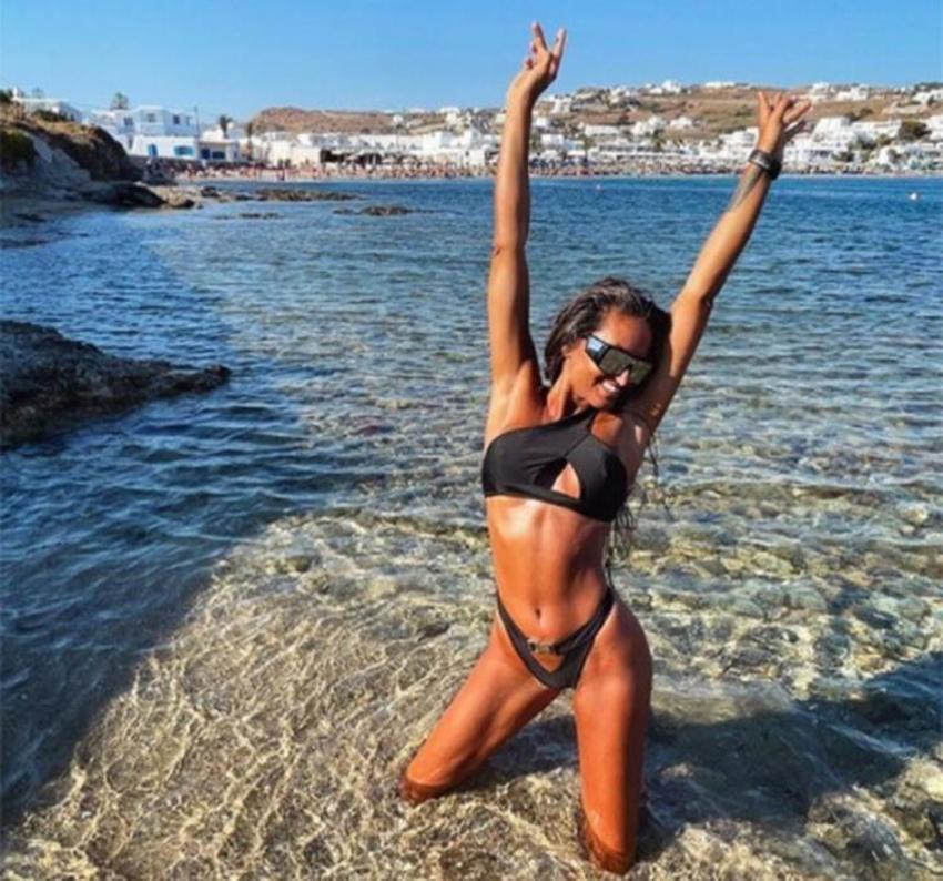 Eda Taşpınar'dan Mikonos'ta iddialı pozlar!