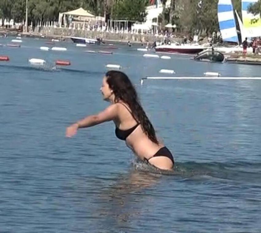 Azra Akın ilgi odağı oldu! Fiziğiyle...