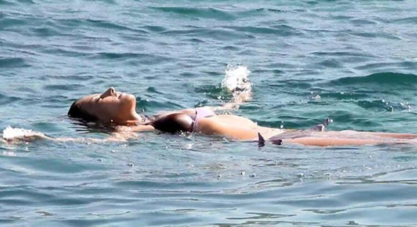 Tuğba Melis Türk Bodrum'da! Akşama kadar denize girmedi