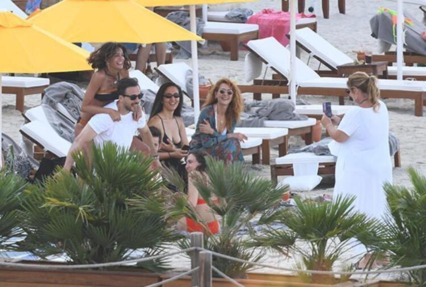 Berrak Tüzünataç'ın Bodrum'da eğlenceli anları!