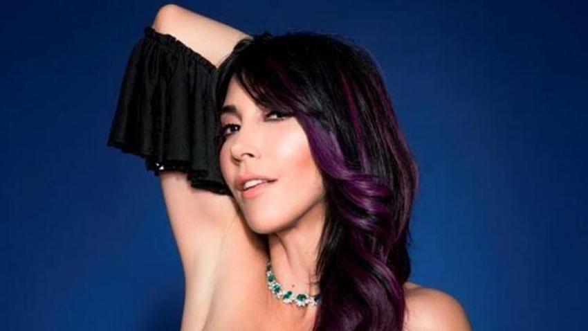 Hande Yener'den dikkat çeken transparan elbise!