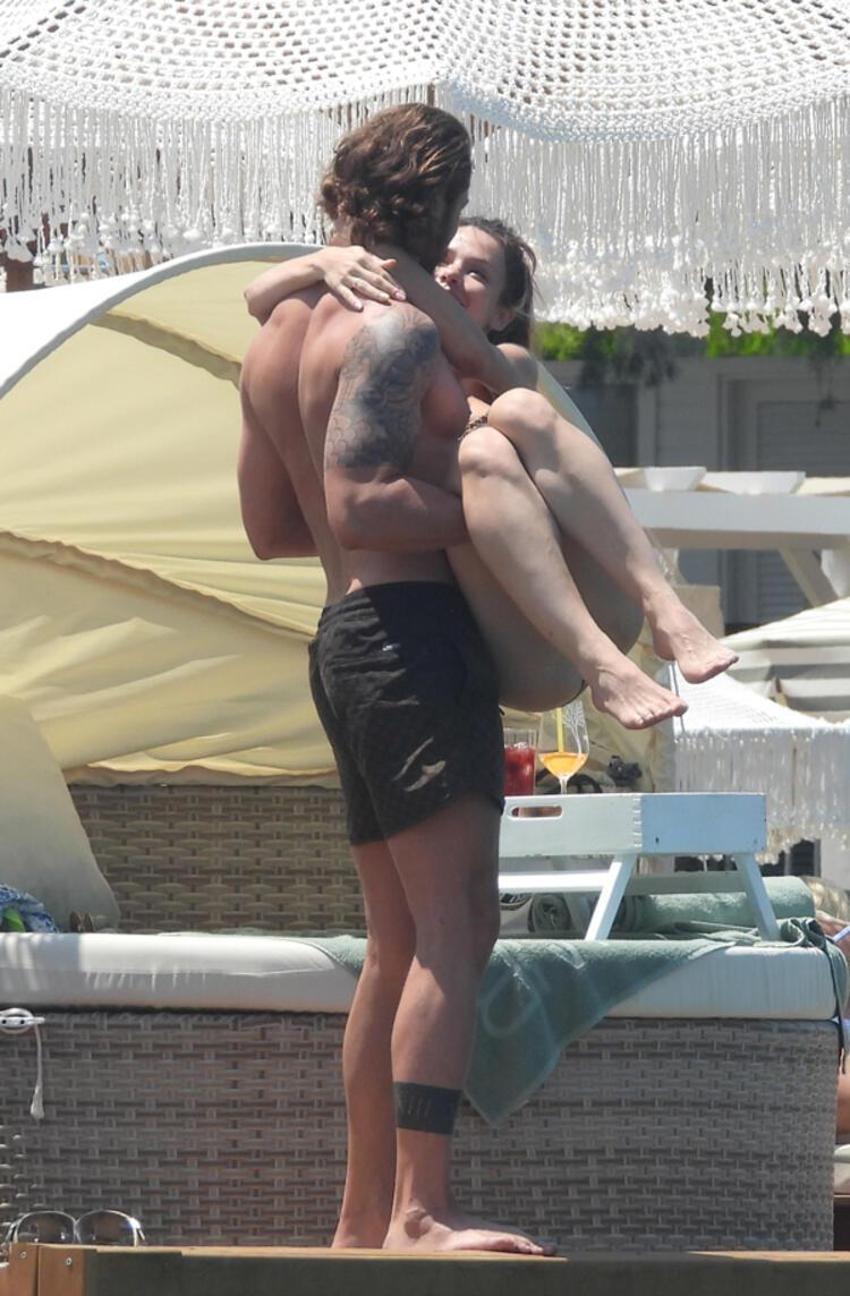 Burak Çelik ve Maria Way'in romantik anları!