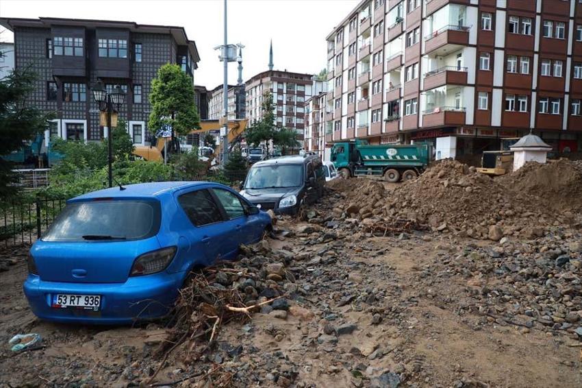 Peş peşe acı haberler geliyor! Evleri yıkıp geçti, felaket...