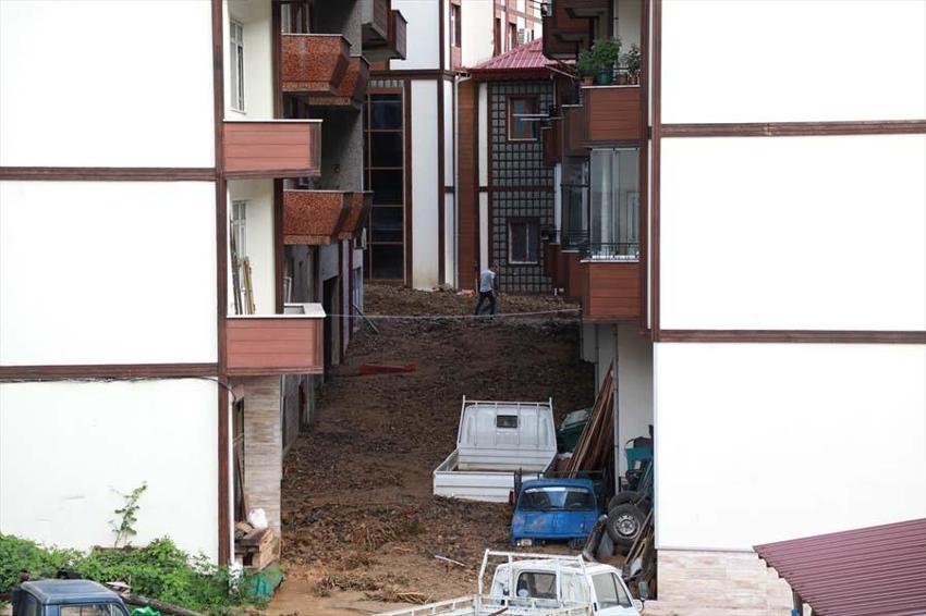 Peş peşe acı haberler geliyor! Evleri yıkıp geçti, felaket...