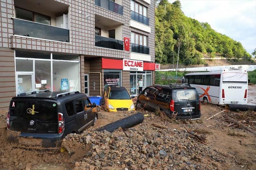 Peş peşe acı haberler geliyor! Evleri yıkıp geçti, felaket...