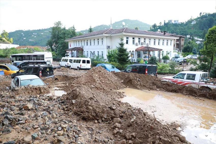 Peş peşe acı haberler geliyor! Evleri yıkıp geçti, felaket...