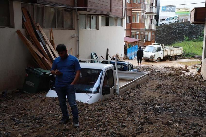 Peş peşe acı haberler geliyor! Evleri yıkıp geçti, felaket...