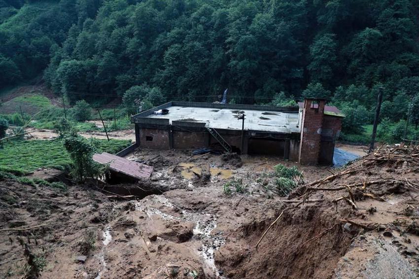 Peş peşe acı haberler geliyor! Evleri yıkıp geçti, felaket...