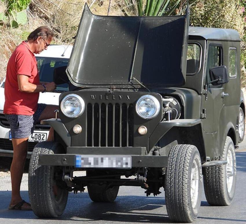Hakan Meriçliler'in arabası yolda kaldı! Gün boyu çekici bekledi