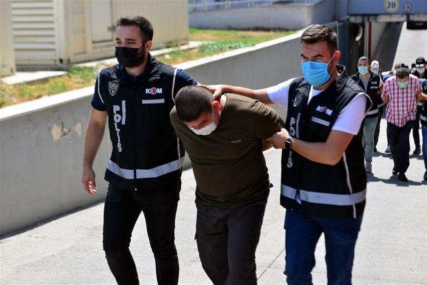 ‘Şirinler’den Sedat Peker çıktı! Örgüt üyelerine hediye etmiş