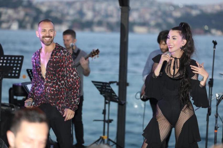 Hande Yener bu kez daha cesurunu giydi! Olay oldu