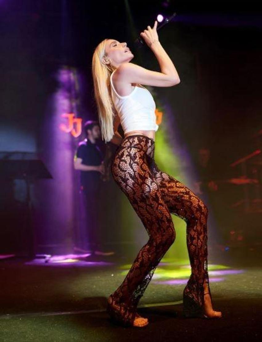 Hande Yener bu kez daha cesurunu giydi! Olay oldu