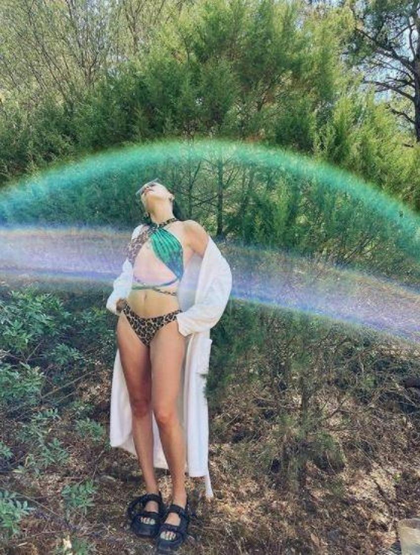 Serenay Sarıkaya paylaştı! İskele pozu olay oldu