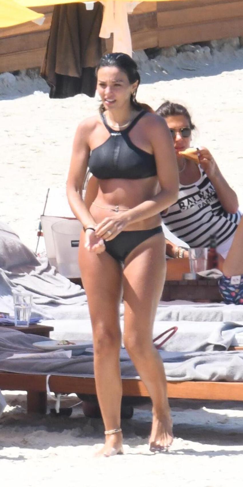 Tuvana Türkay ile Aslıhan Karalar'ın deniz keyfi!