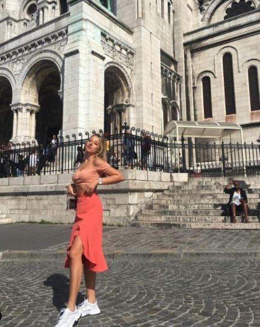Aleyna Kalaycıoğlu'ndan bikinili paylaşım! Havuzda şov yaptı