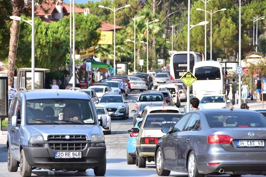 Nüfusu 20 kat arttı, trafik felç! Herkes oraya akın etti