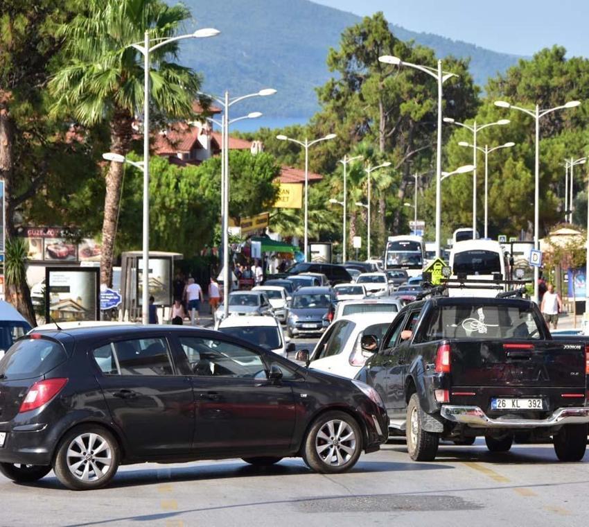 Nüfusu 20 kat arttı, trafik felç! Herkes oraya akın etti