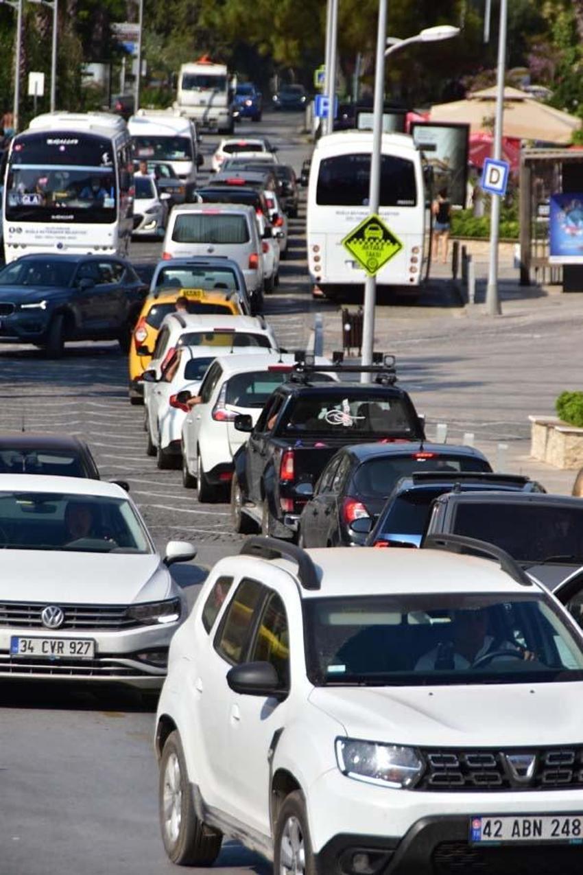 Nüfusu 20 kat arttı, trafik felç! Herkes oraya akın etti