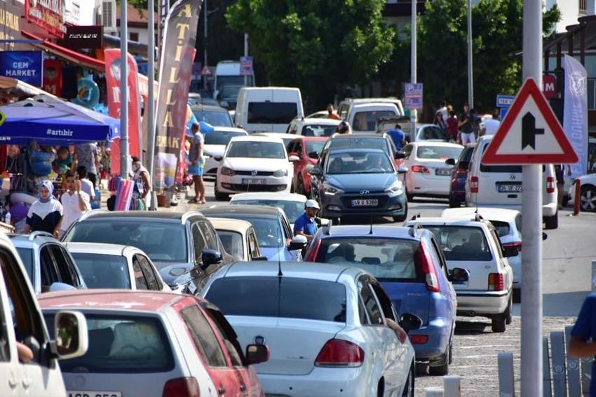 Nüfusu 20 kat arttı, trafik felç! Herkes oraya akın etti