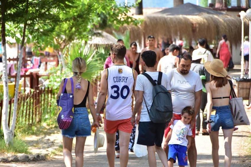 Nüfusu 20 kat arttı, trafik felç! Herkes oraya akın etti