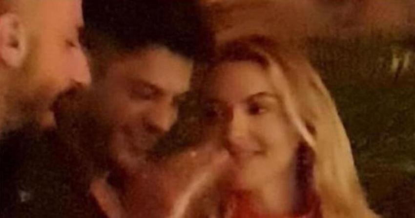 Hadise kuma oturup poz verdi! Mehmet Dinçerler ile...