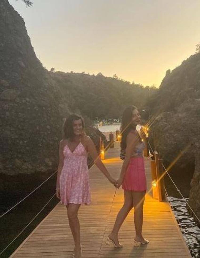 Birsu Demir'in plajda verdiği pozlar dikkat çekti!