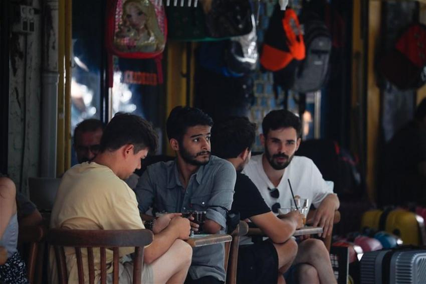 Yasaklar geliyor... Restoran, lokanta, kafe, bar, gece kulübü, kıraathane, spor salonu, sinema, tiyatro... Hepsini kapsıyor... 1 Eylül'den itibaren...