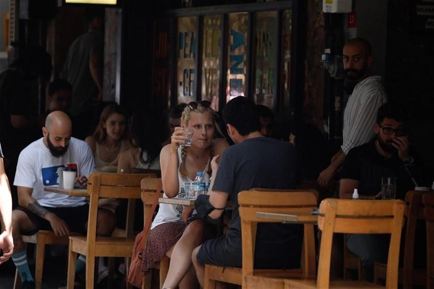 Yasaklar geliyor... Restoran, lokanta, kafe, bar, gece kulübü, kıraathane, spor salonu, sinema, tiyatro... Hepsini kapsıyor... 1 Eylül'den itibaren...