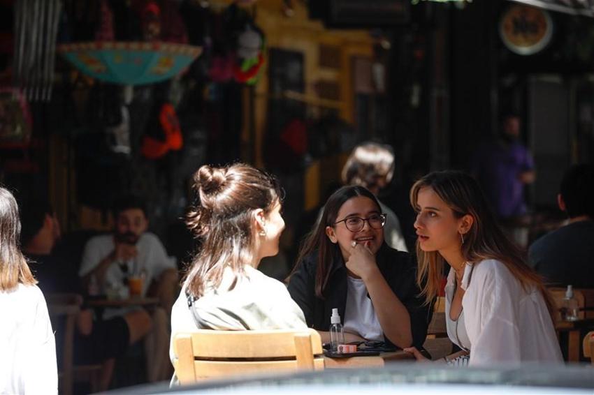 Yasaklar geliyor... Restoran, lokanta, kafe, bar, gece kulübü, kıraathane, spor salonu, sinema, tiyatro... Hepsini kapsıyor... 1 Eylül'den itibaren...