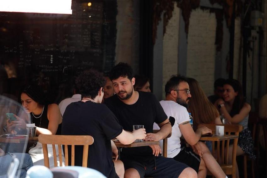 Yasaklar geliyor... Restoran, lokanta, kafe, bar, gece kulübü, kıraathane, spor salonu, sinema, tiyatro... Hepsini kapsıyor... 1 Eylül'den itibaren...