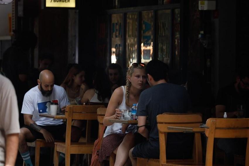 Yasaklar geliyor... Restoran, lokanta, kafe, bar, gece kulübü, kıraathane, spor salonu, sinema, tiyatro... Hepsini kapsıyor... 1 Eylül'den itibaren...