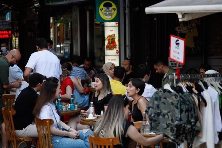 Yasaklar geliyor... Restoran, lokanta, kafe, bar, gece kulübü, kıraathane, spor salonu, sinema, tiyatro... Hepsini kapsıyor... 1 Eylül'den itibaren...