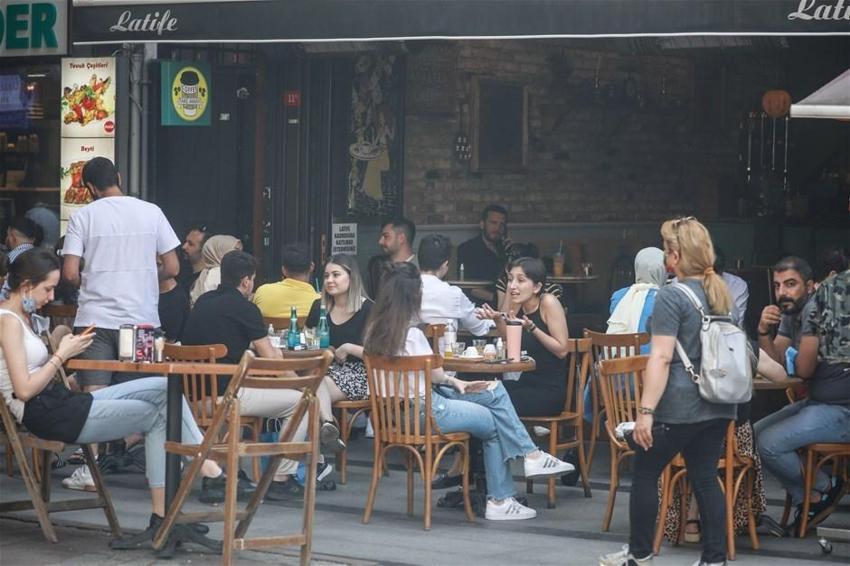 Yasaklar geliyor... Restoran, lokanta, kafe, bar, gece kulübü, kıraathane, spor salonu, sinema, tiyatro... Hepsini kapsıyor... 1 Eylül'den itibaren...