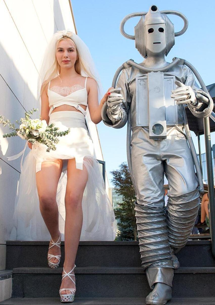 Aleyna Tilki gelinlik giydi! Robotla evlendi!