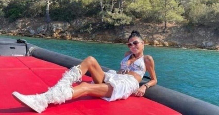 Süreyya Yalçın yangın bölgesinde poz verdi! Eleştiri yağdı...