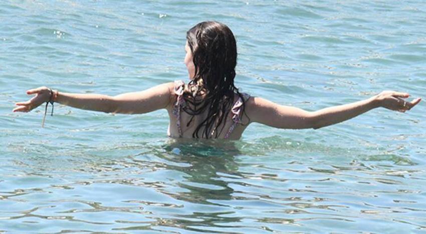 Hazal Subaşı sezonu açtı! Fiziğiyle büyüledi...