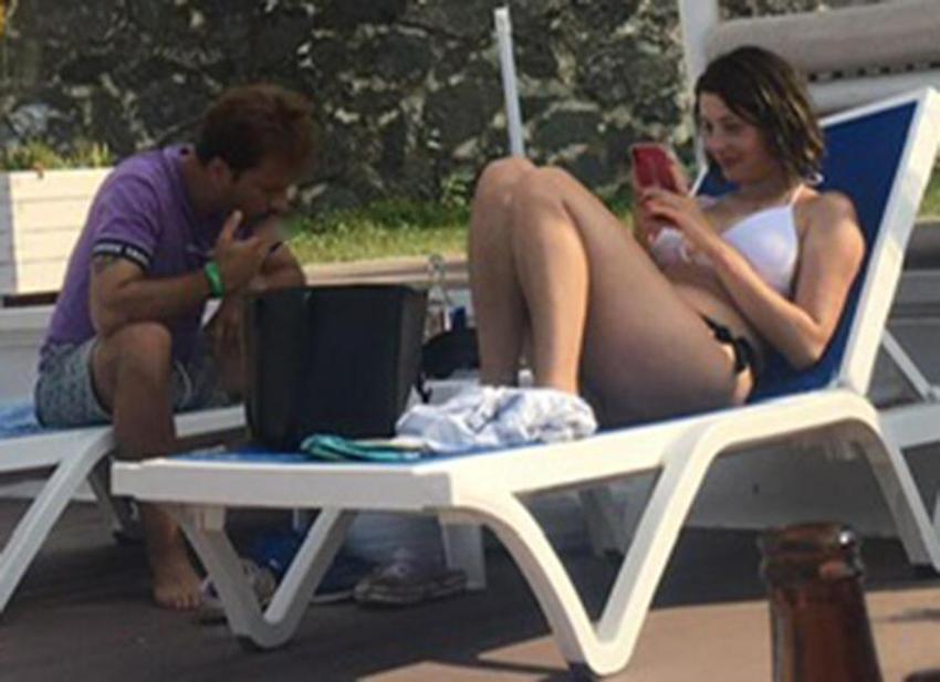 Kaan Taşaner 17 yaş küçük sevgilisi Seray Dura ile tatilde!