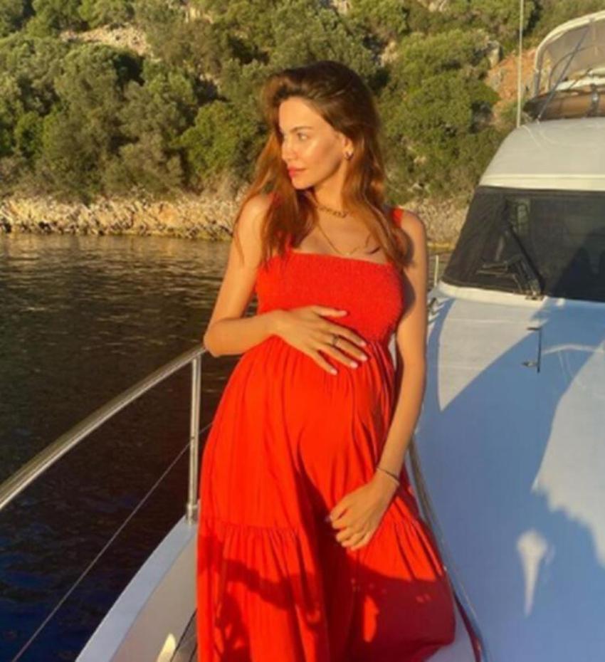 Şilan Makal bebeğinin cinsiyetini açıkladı! Sürpriz...