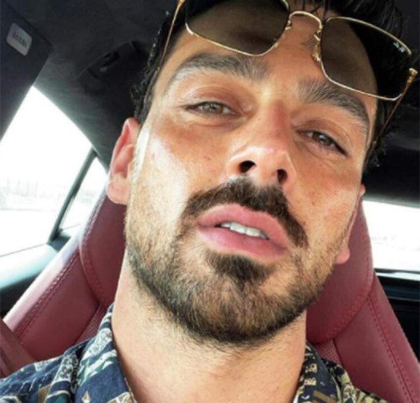 Michele Morrone lüks teknede görüntülendi! Ne yapsa kaçamadı...