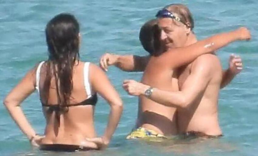 Barış Falay, Esra Ronabar ve oğlu tatilde görüntülendi
