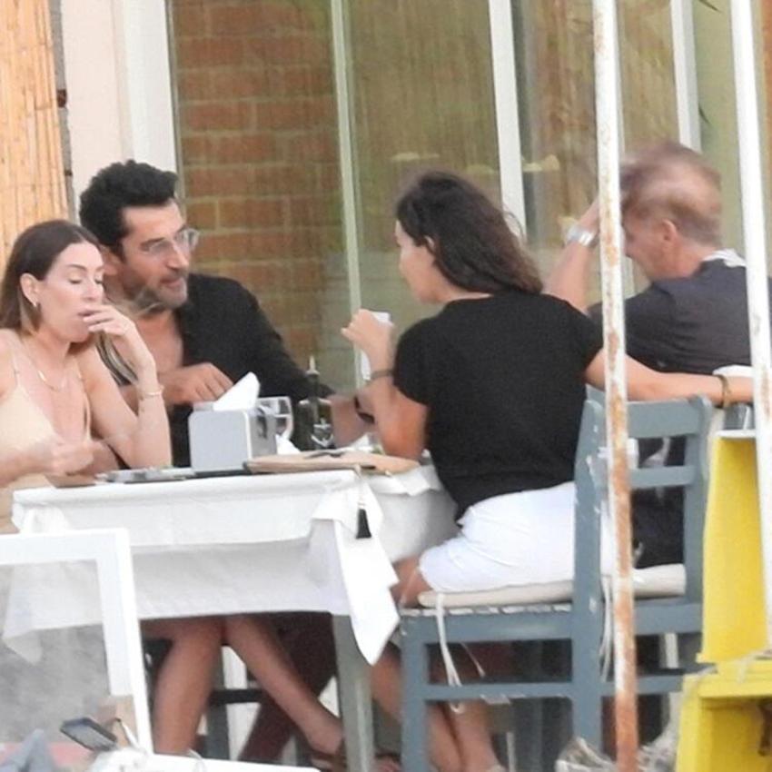 Barış Falay, Esra Ronabar ve oğlu tatilde görüntülendi