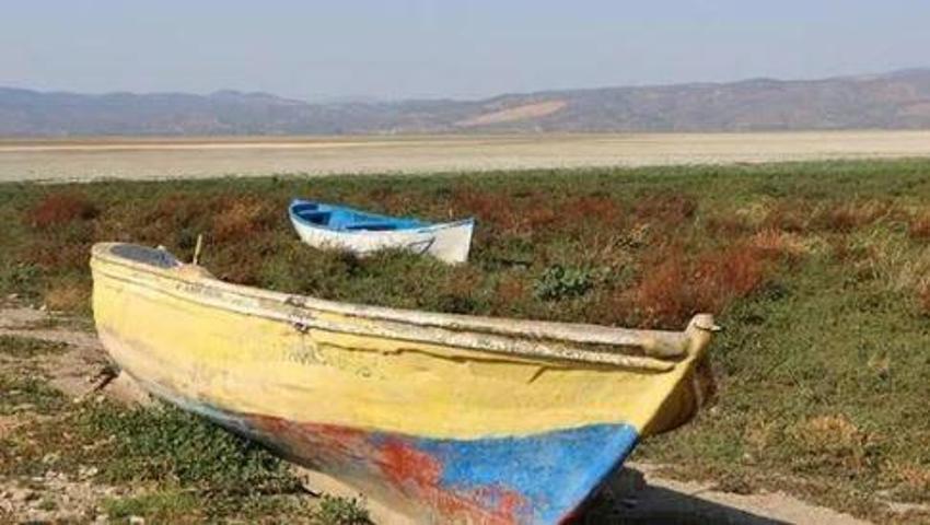 Marmara Gölü'nde ürküten görüntü! Kuruma noktasına geldi
