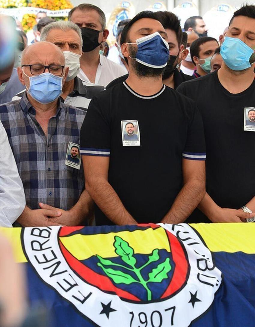 Alişan sahneye çıktı! Eleştiri yağdı, Deniz Akkaya'dan tepki gecikmedi