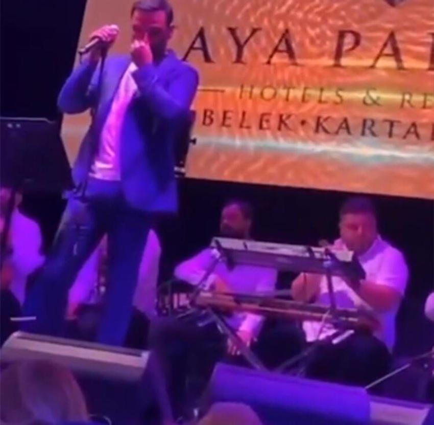 Alişan sahneye çıktı! Eleştiri yağdı, Deniz Akkaya'dan tepki gecikmedi