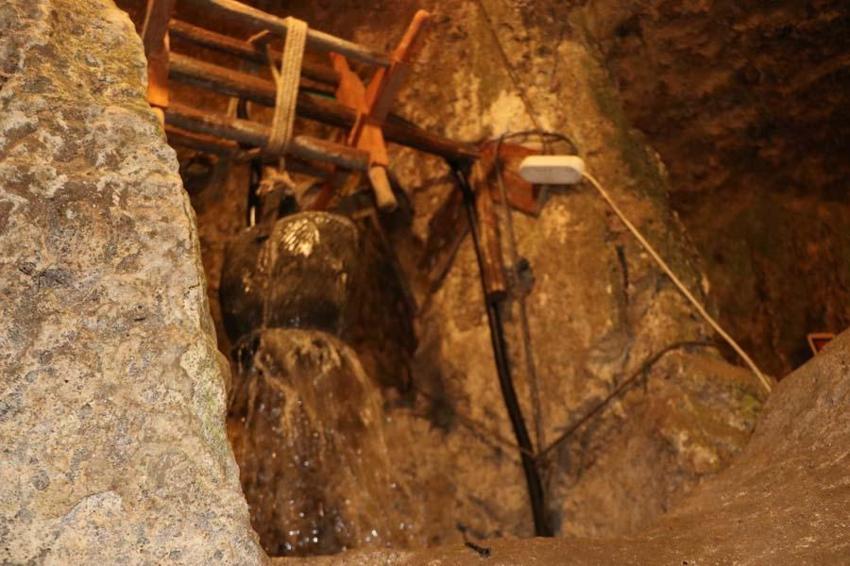 Dışarısı 40, mağara 15 derece! Serinlemek için geliyorlar